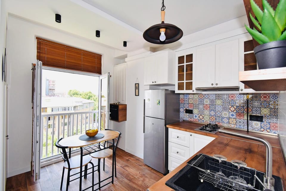 Kitchen or kitchenette, Dining area, stove