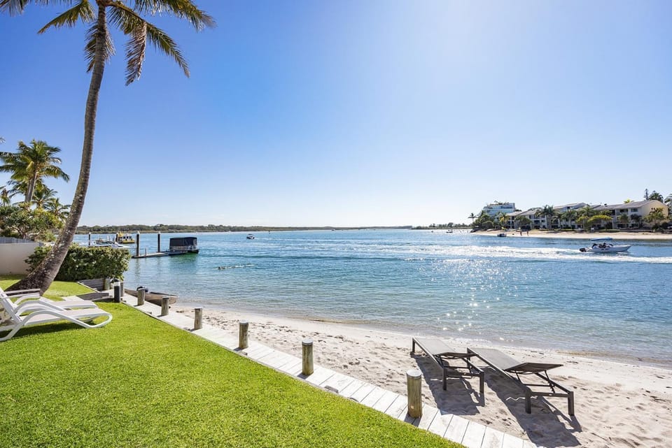 Bellavista 3 Riverfront with Beach Apartment in Noosa Heads