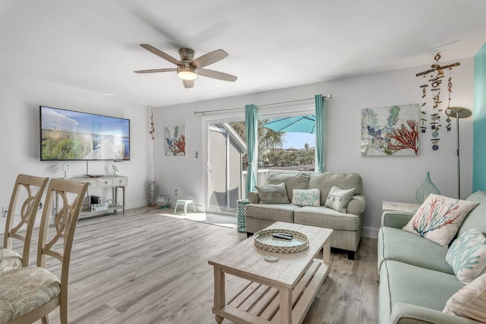 Southbay by the Gulf #51 - Walk to private beach in 3 min - Beach setup included - Spectacular lake views - Completely Remodeled 2BR/2.5BA Townhouse House in Destin