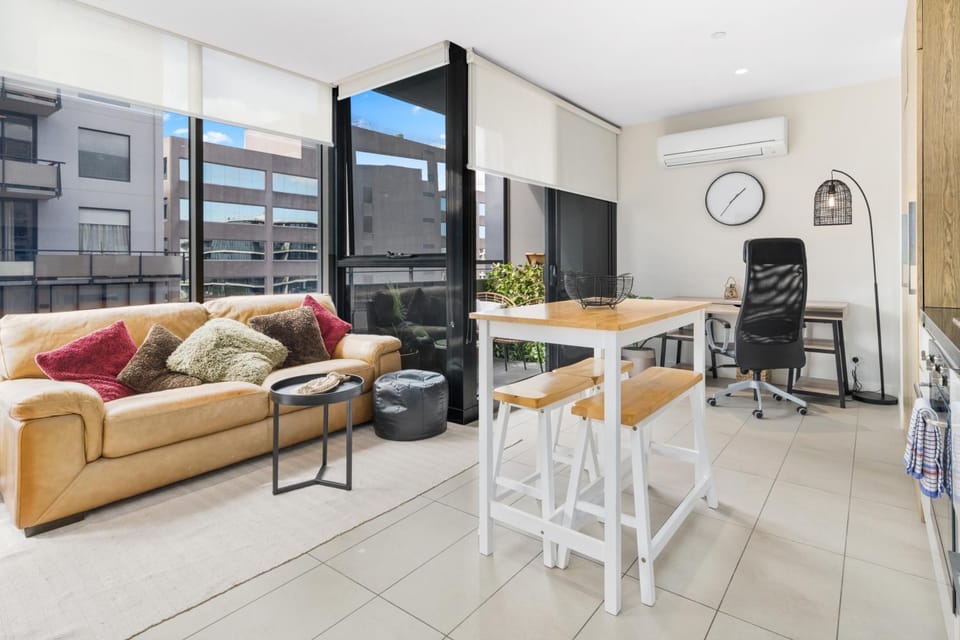 Living room, Seating area, Dining area, air conditioner