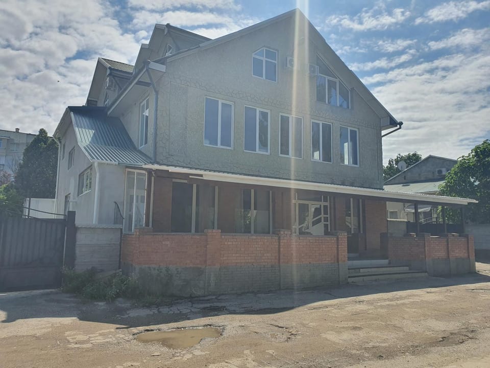 Property building, Day