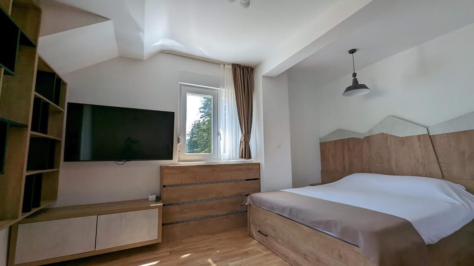 Communal lounge/ TV room, Bed, Photo of the whole room