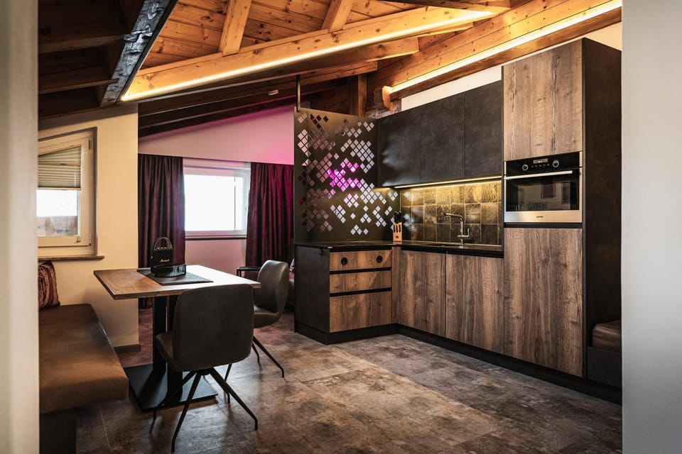TV and multimedia, Kitchen or kitchenette, Dining area, kitchen, kitchen