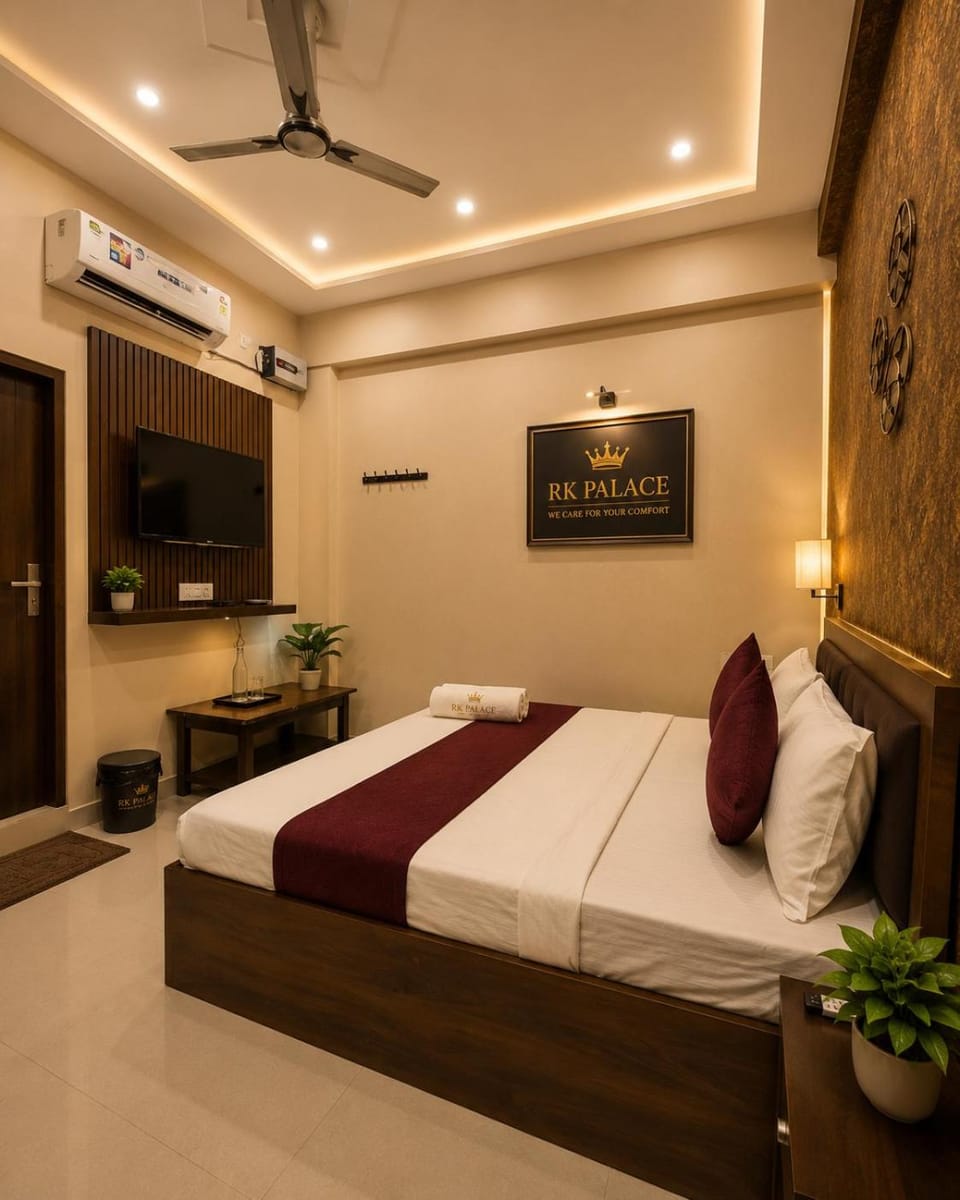 Bed, TV and multimedia, Photo of the whole room, Bedroom, fireplace, air conditioner