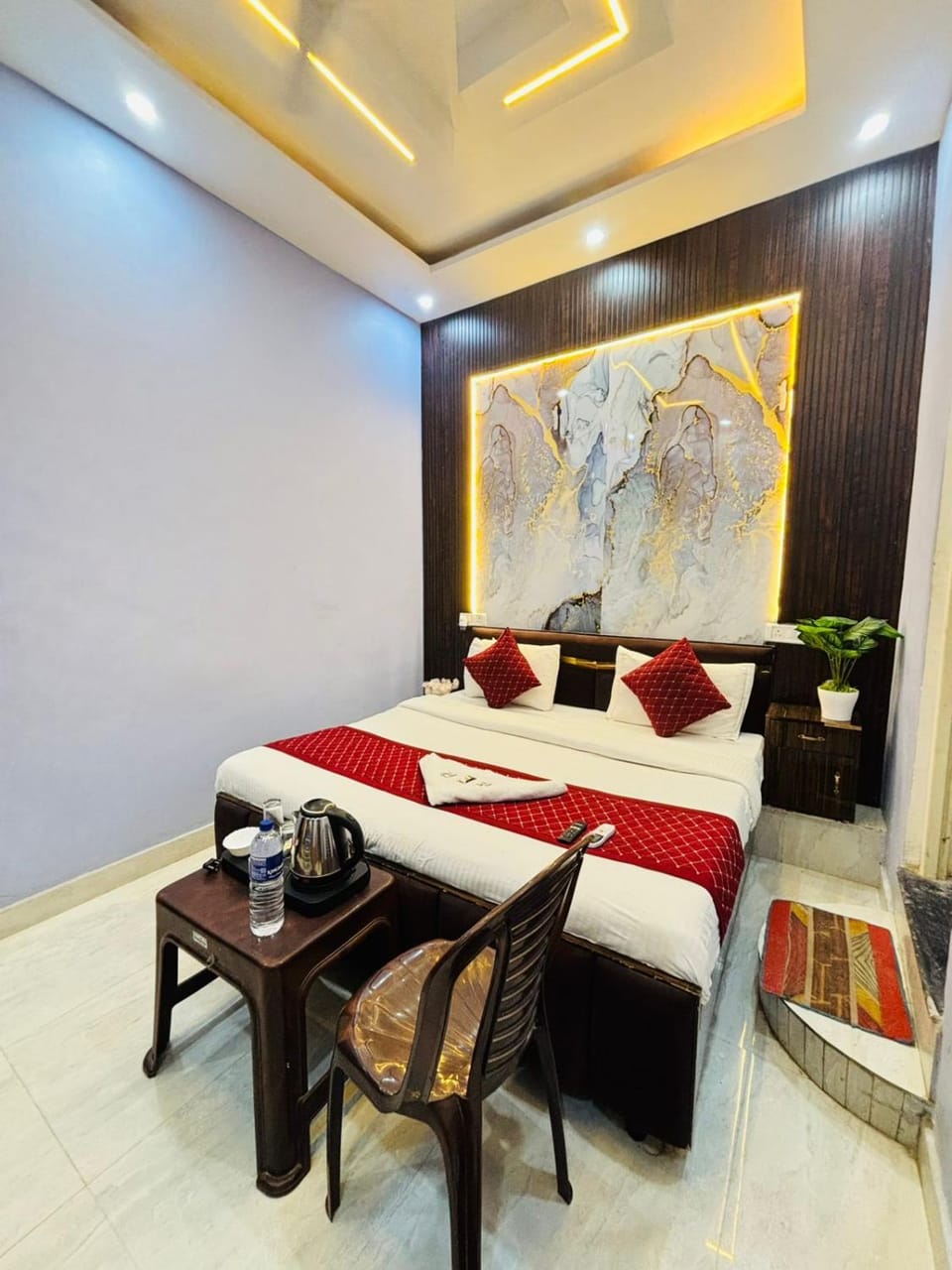 Bed, Living room, Photo of the whole room, Seating area, Bedroom