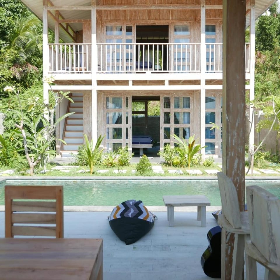 Dining area, Garden view, Swimming pool