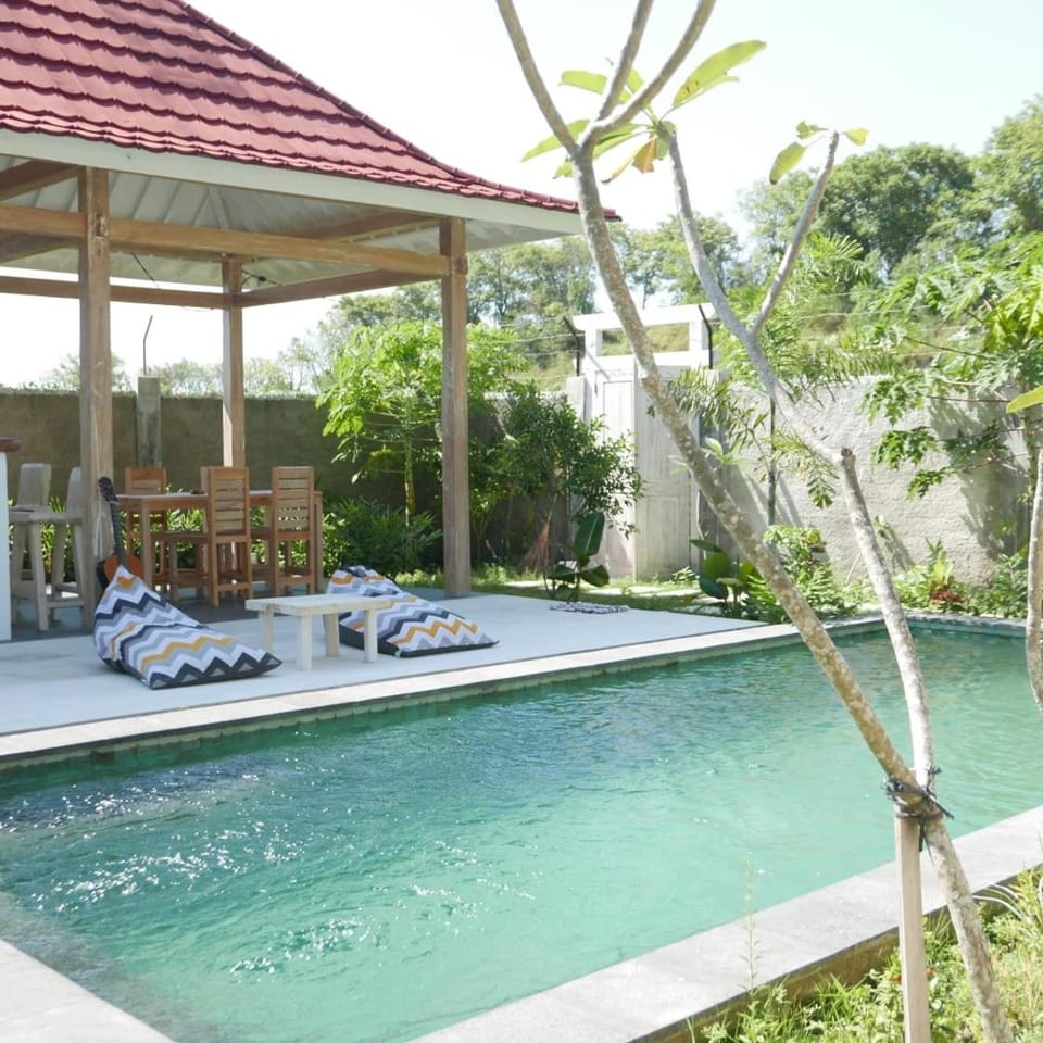 Dining area, Garden view, Swimming pool