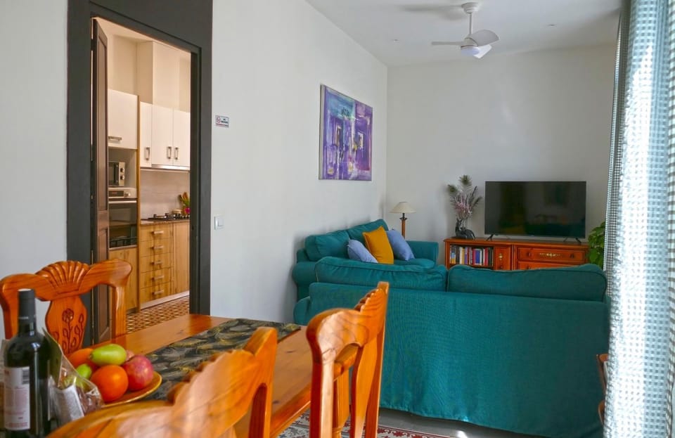 Spring, Winter, Summer, TV and multimedia, Living room, Seating area, Dining area, Evening entertainment, Autumn, internet, soundproof