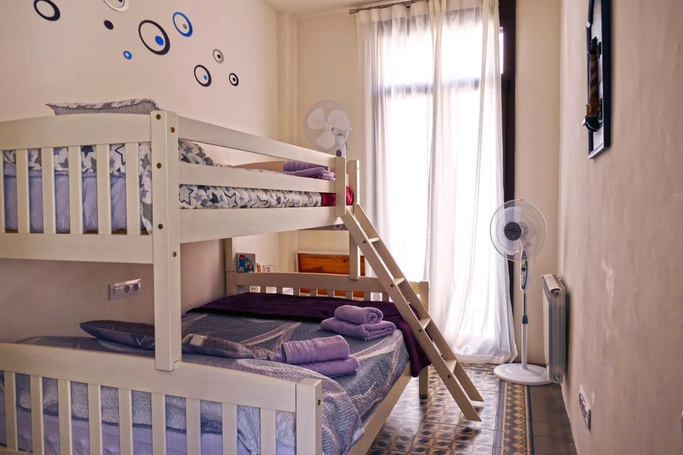 Spring, Bed, Winter, Summer, Game Room, Photo of the whole room, Bedroom, Autumn, cot, bunk bed, towels