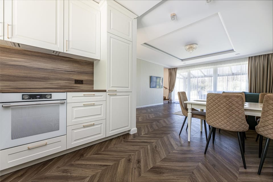 Kitchen or kitchenette, Dining area, dishwasher, pet friendly, stove