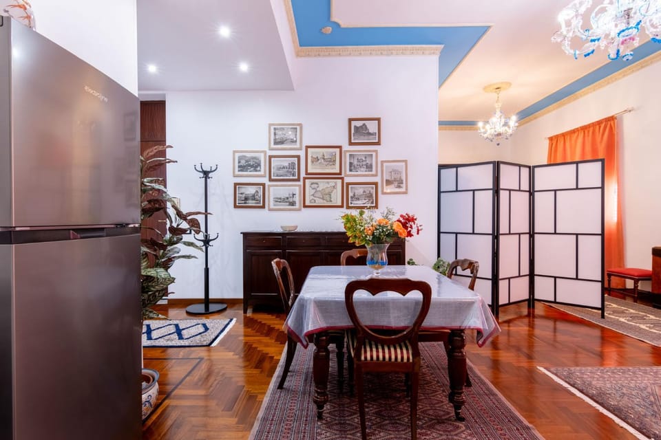 Seating area, Dining area
