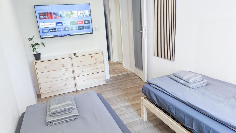 TV and multimedia, Photo of the whole room, Bedroom