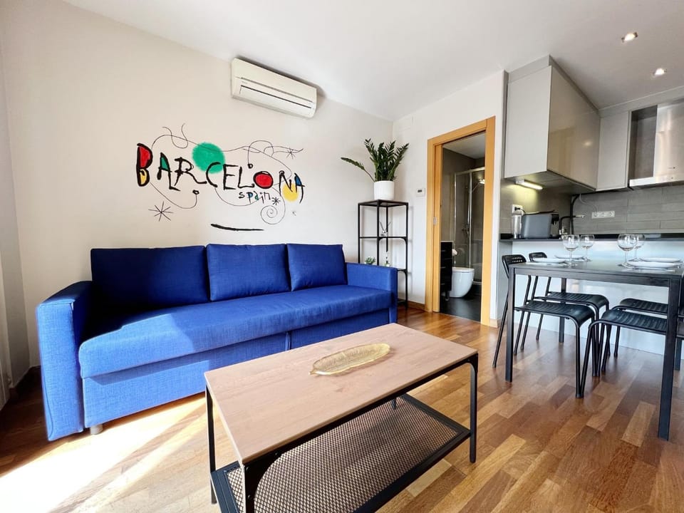 Living room, Seating area, Dining area, air conditioner