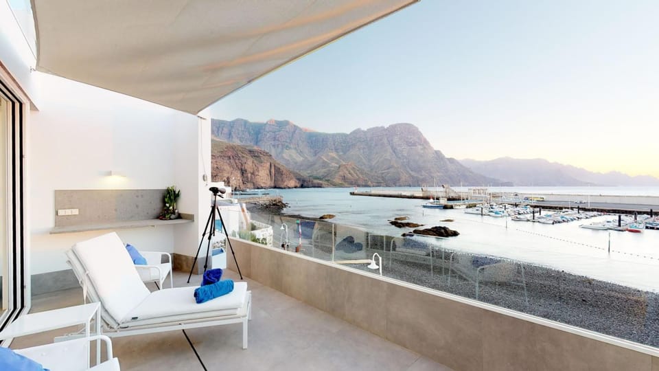 Natural landscape, Balcony/Terrace, Seating area, Mountain view, Sea view