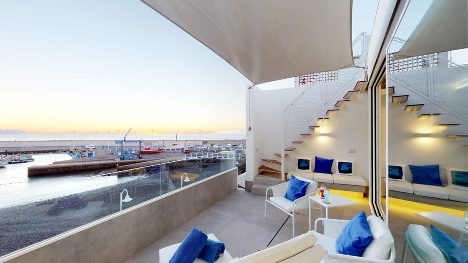 View (from property/room), Balcony/Terrace, Seating area, Sea view