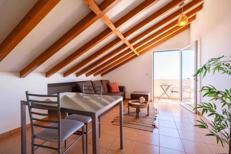 Apartment 1BR Hills over Ponta do Sol, sea view Apartment in Madeira District