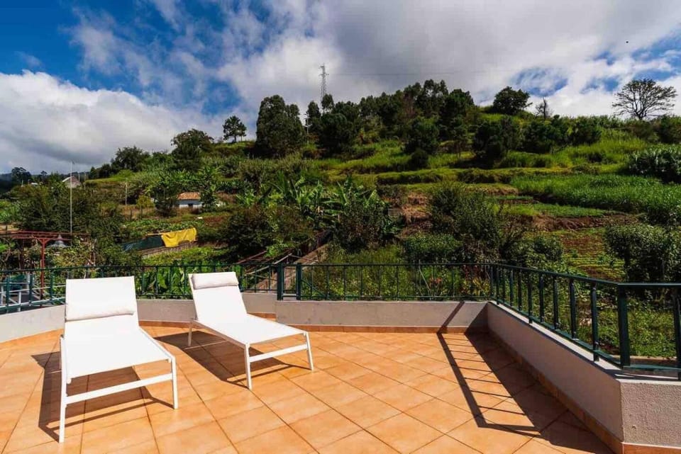 Apartment 1BR Hills over Ponta do Sol, sea view Apartment in Madeira District