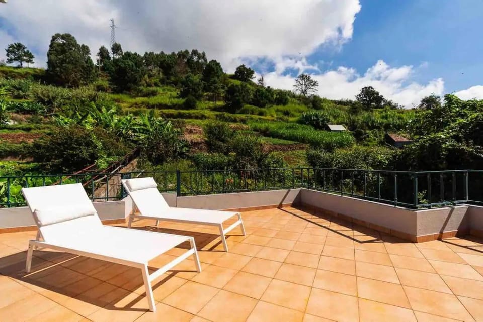 Apartment 1BR Hills over Ponta do Sol, sea view Apartment in Madeira District