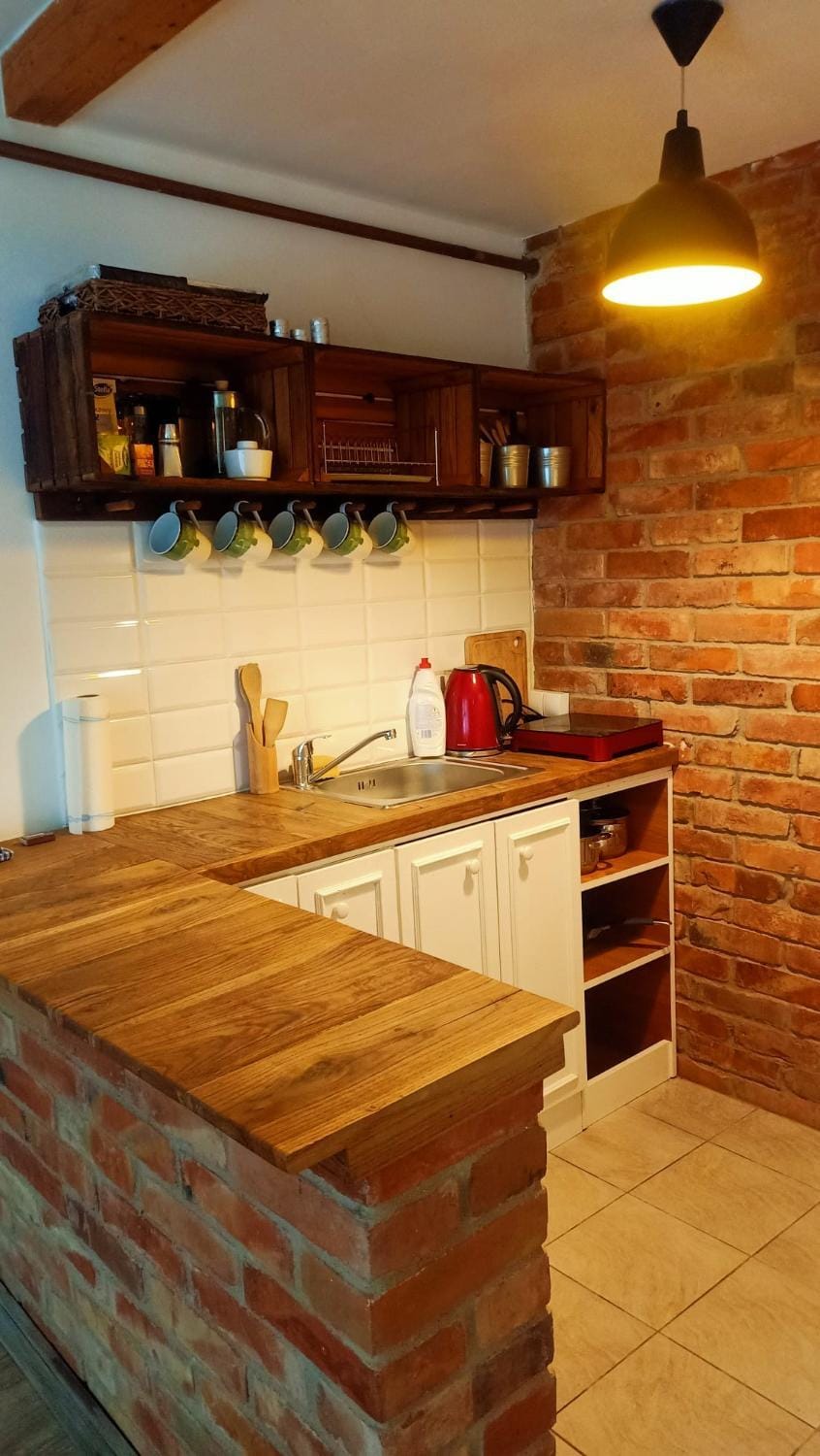 Coffee/tea facilities, Kitchen or kitchenette, stove