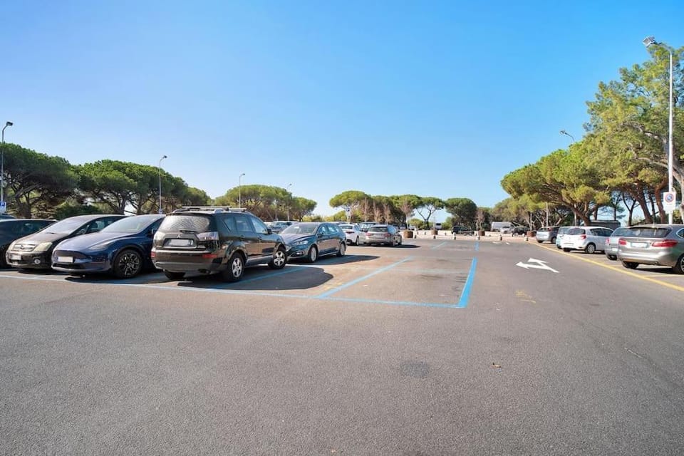 Neighbourhood, Location, Parking