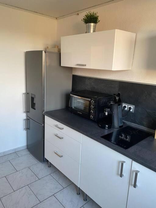 Kitchen or kitchenette, oven, pet friendly, stove, toaster