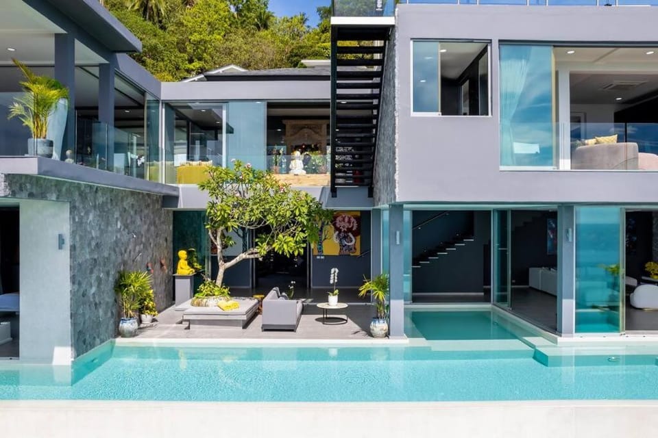Property building, View (from property/room), Balcony/Terrace, Pool view, Swimming pool, sunbed
