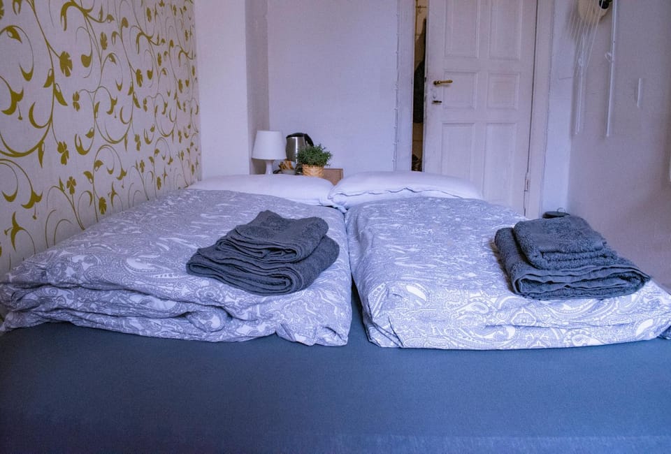 Bed, Photo of the whole room, Bedroom, towels