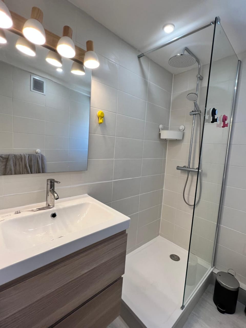 Shower, Bathroom, towels