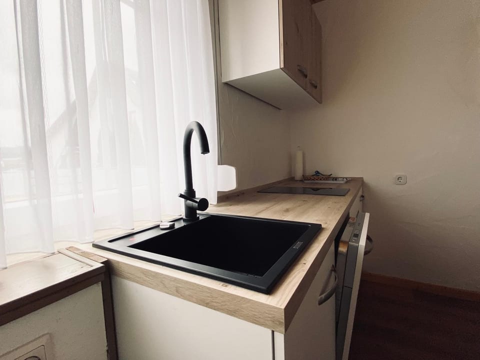 Kitchen or kitchenette, pet friendly, stove