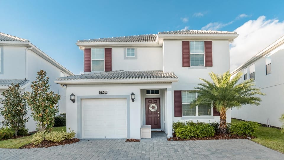 4749 Kings Castle House in Kissimmee