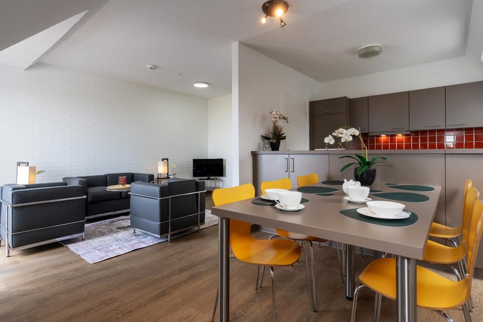 Seating area, Dining area