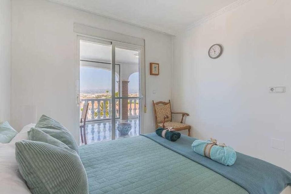 Villa María con Piscina playa y vistas Chalet in Axarquía