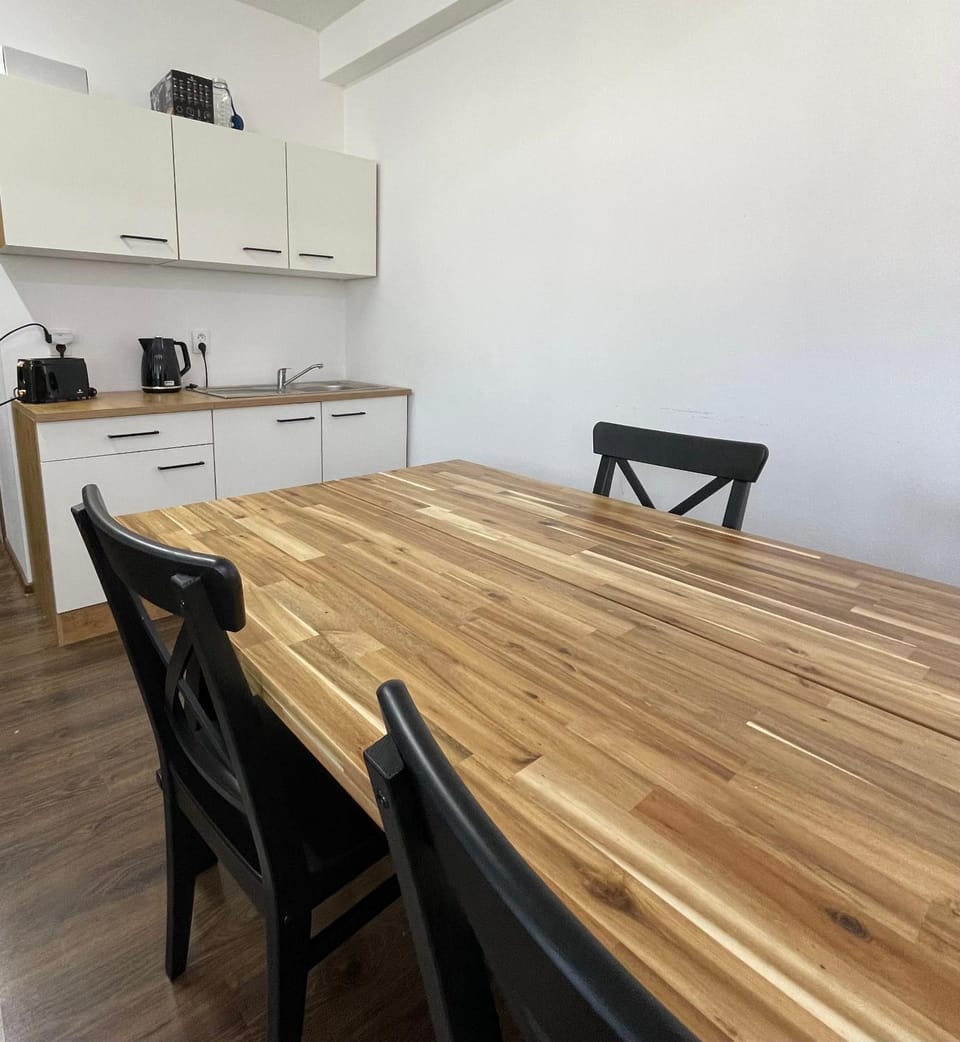 Kitchen or kitchenette, Dining area, stove