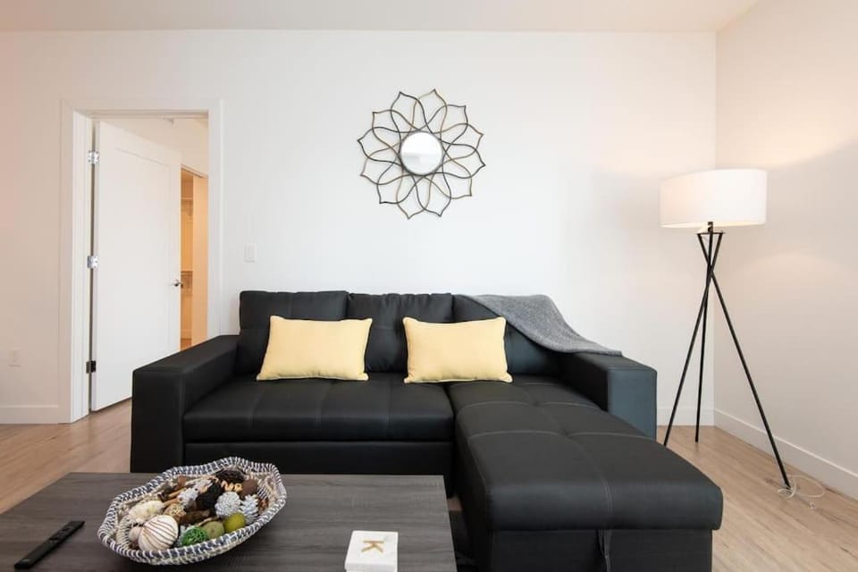 Comfy Apt with pool & hot tub in downtown LA 658 Apartment in Los Angeles