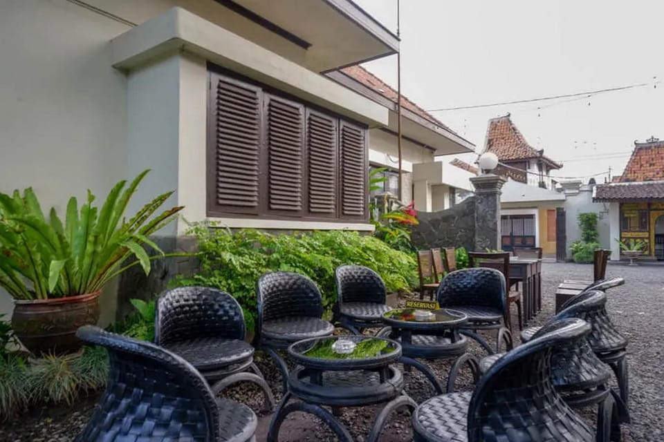 Property building, Seating area
