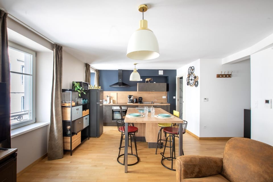 Kitchen or kitchenette, Dining area, dishwasher, oven
