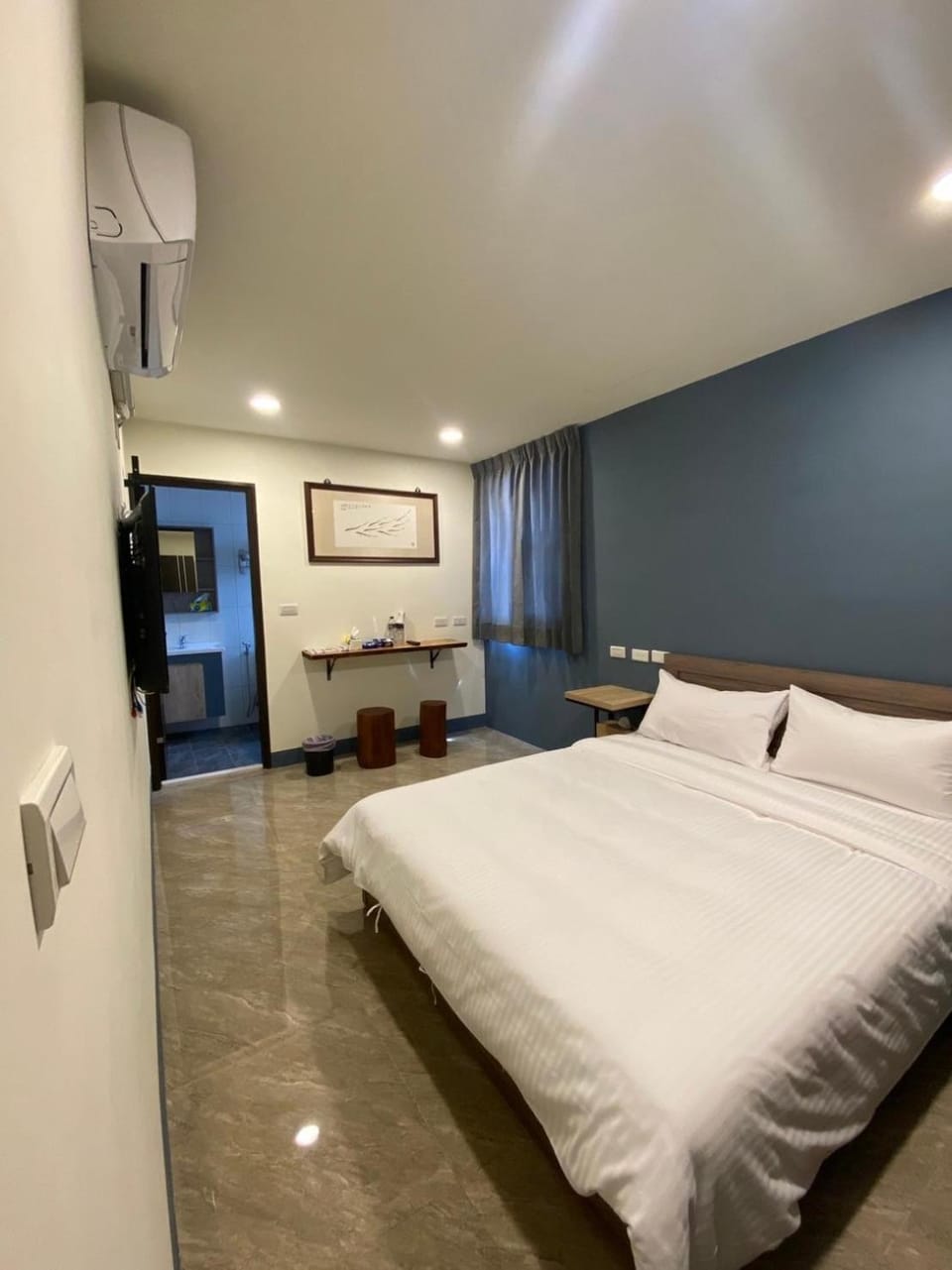 Bed, TV and multimedia, Photo of the whole room, Bedroom, air conditioner