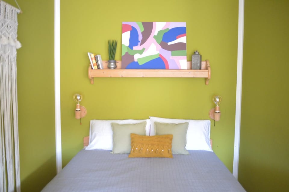Bed, Photo of the whole room, Decorative detail, Bedroom
