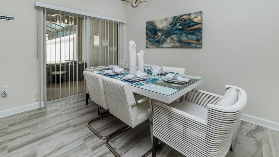 1595 Moon Valley House in Four Corners