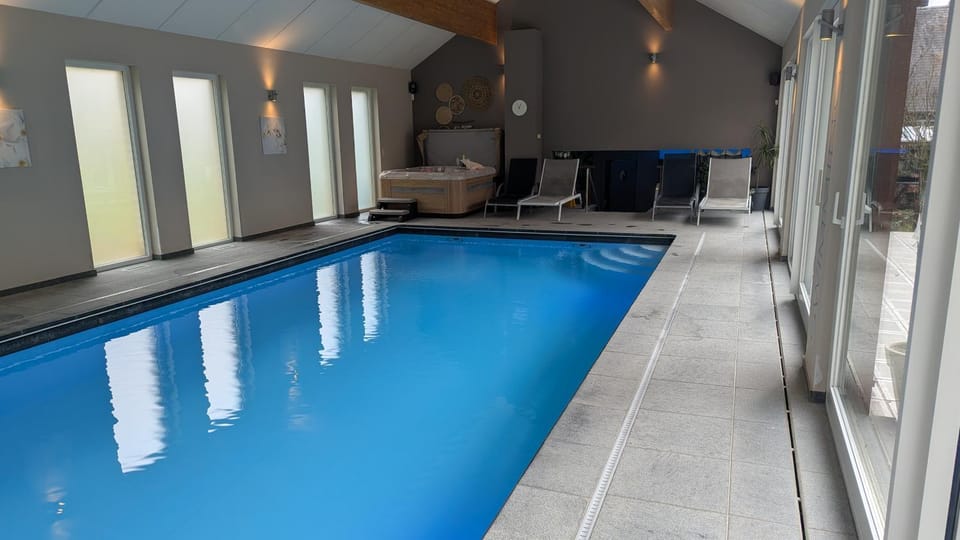 Pool view, Swimming pool, sunbed