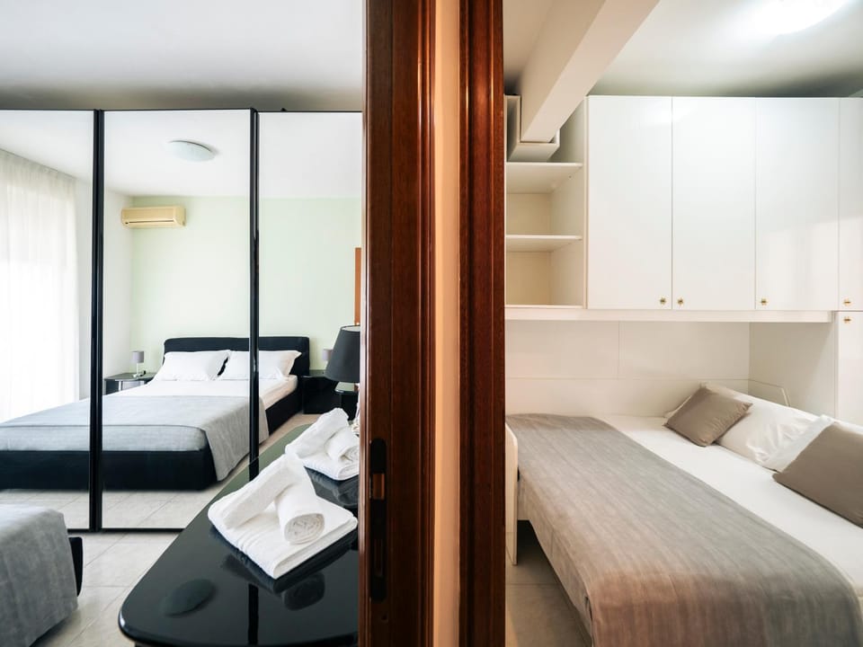 Bed, Photo of the whole room, Bedroom, hair dresser, towels, air conditioner
