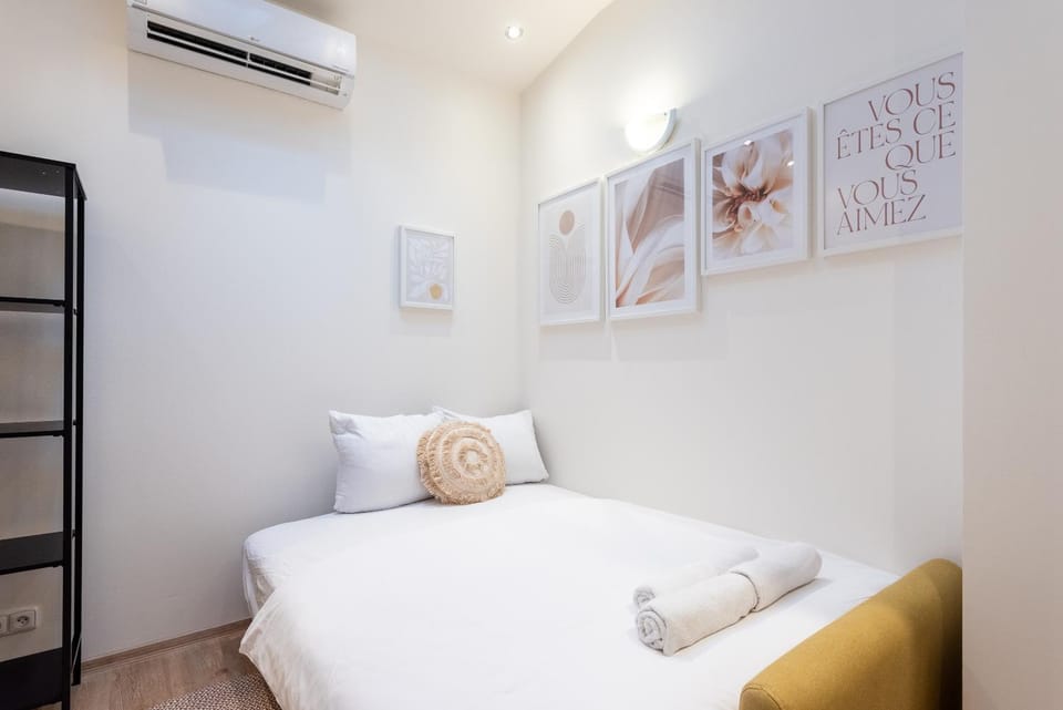 Bed, Bedroom, air conditioner
