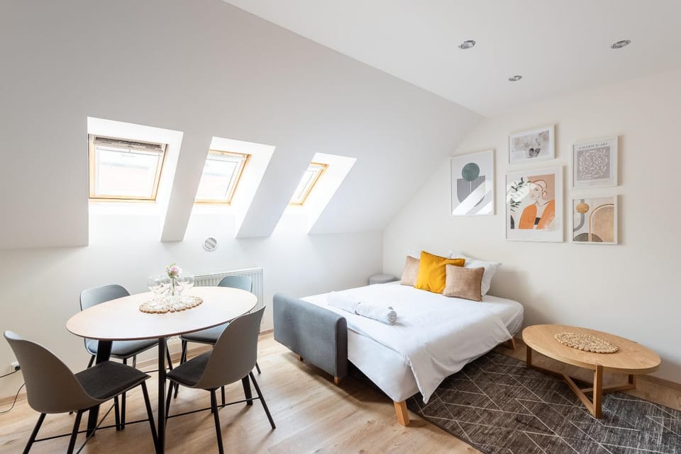 Bed, Living room, Seating area, Dining area