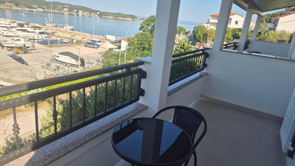 Apartments Bojana Rab Apartment in Supetarska Draga