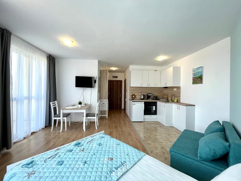 Bed, Kitchen or kitchenette, Living room, Dining area, Bedroom