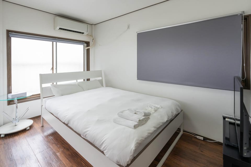 Bedroom, towels