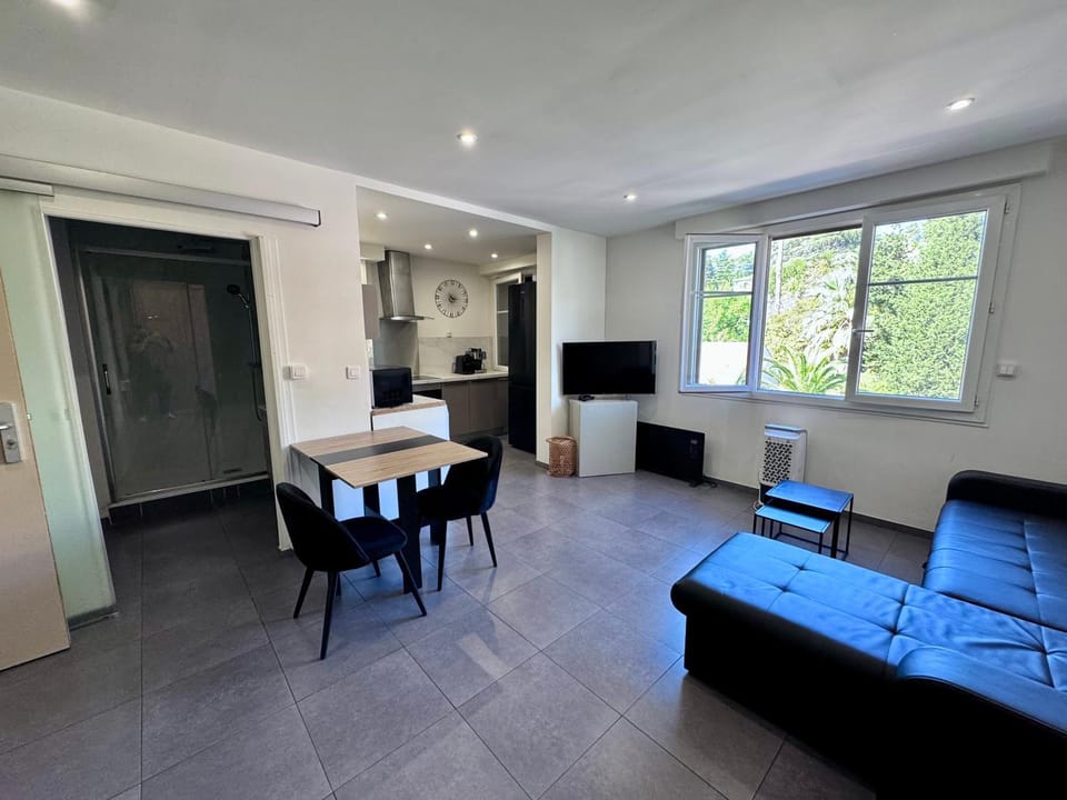 Kitchen or kitchenette, Living room, Dining area