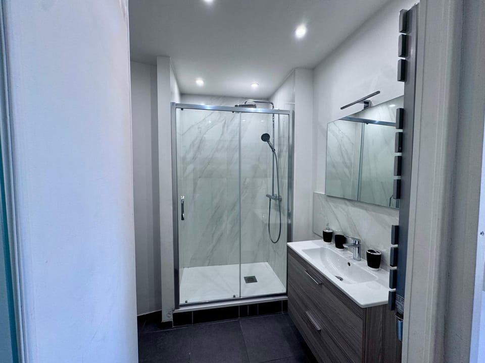 Shower, Bathroom