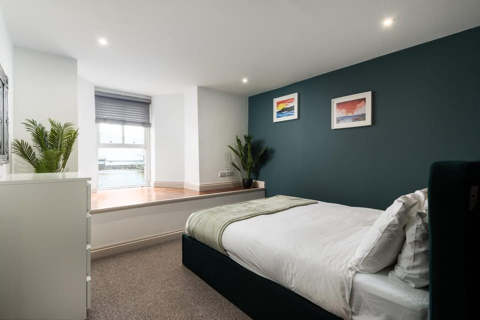 Modern 1 bedroom apartment close to Penzance town centre. Apartment in Penzance
