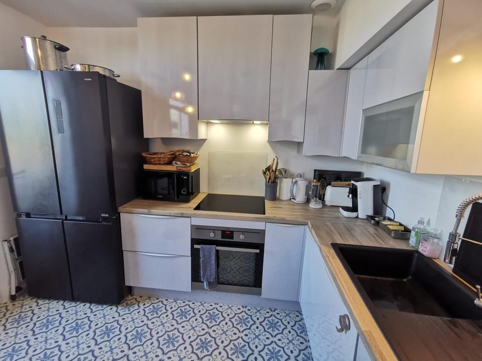 Kitchen or kitchenette, kitchen